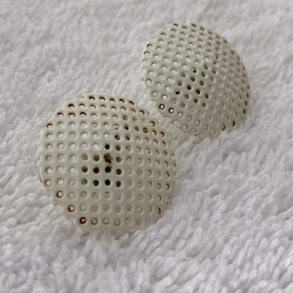 Vintage White Painted Metal Mesh Circles Clip On  Earrings - Picture 5 of 8